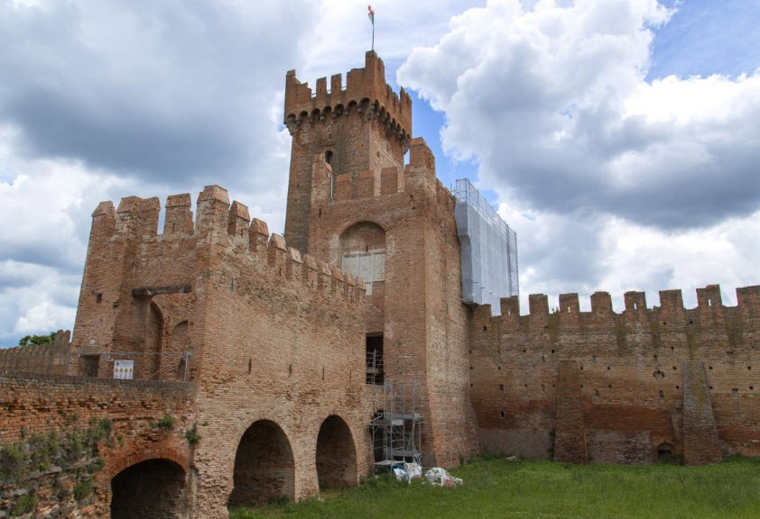Rocca Degli Alberi, Italy
